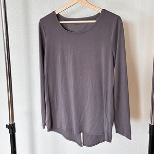 NWOT Athleta Essence Active Top, Semi Fitted with Split Back, Size MEDIUM